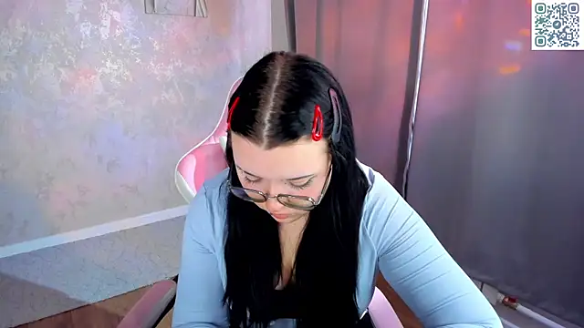 Kira G0ld online show from May 6, 8:40 am