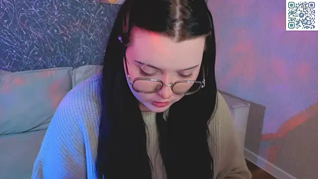Kira G0ld online show from May 2, 1:11 am
