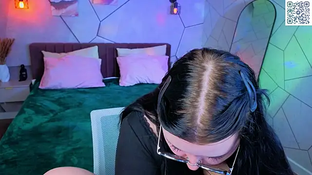 Kira G0ld online show from May 16, 9:08 am