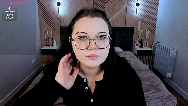 Kira G0ld online show from May 28, 9:17 am