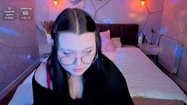 Kira G0ld online show from May 31, 8:31 am