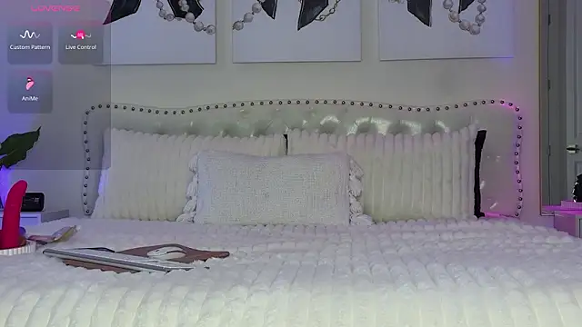 Snapshot of ViolettBaby chatting on February 23, 5:57 pm ViolettBaby online show from February 23, 5:57 pm