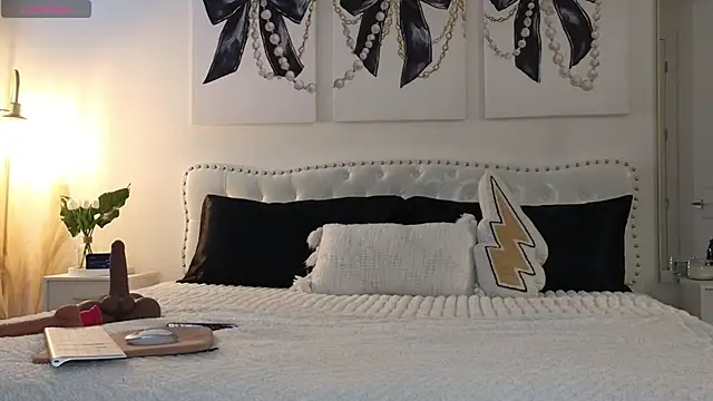 Snapshot of ViolettBaby chatting on February 7, 8:50 pm ViolettBaby online show from February 7, 8:50 pm