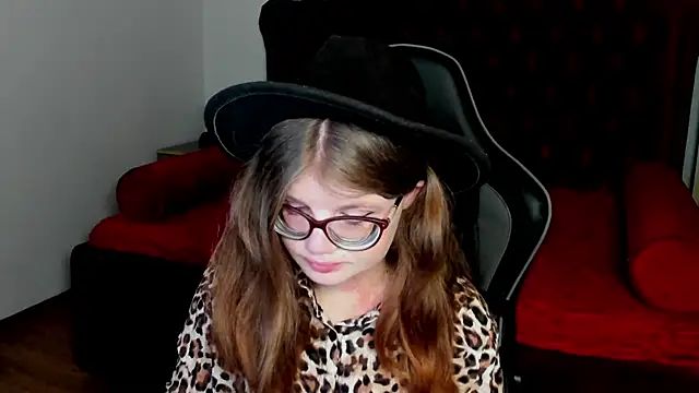 ChloeHalses online show from April 22, 5:03 am