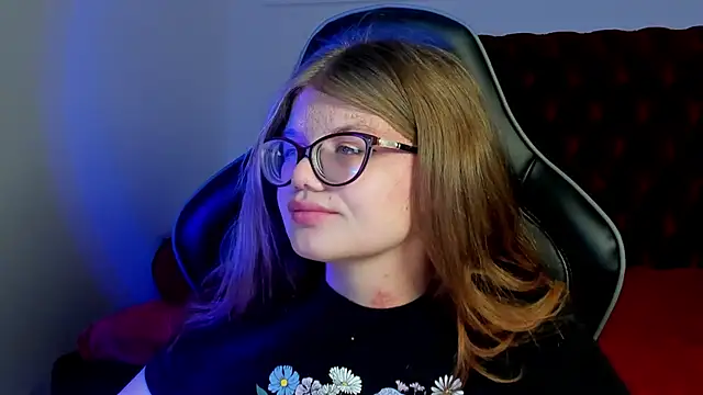 ChloeHalses online show from March 29, 5:03 pm