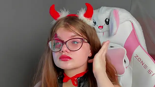 Snapshot of ChloeHalses chatting on February 9, 6:06 pm ChloeHalses online show from February 9, 6:06 pm