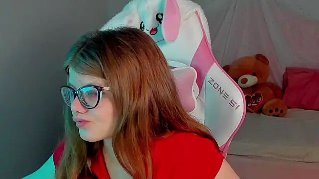 ChloeHalses online show from March 28, 5:03 pm