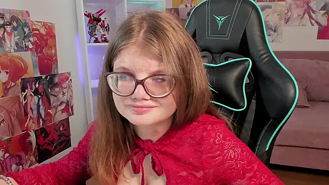 ChloeHalses online show from March 27, 6:31 pm