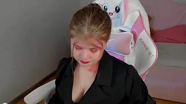 ChloeHalses online show from May 22, 5:11 pm