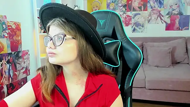 ChloeHalses online show from March 22, 4:19 pm