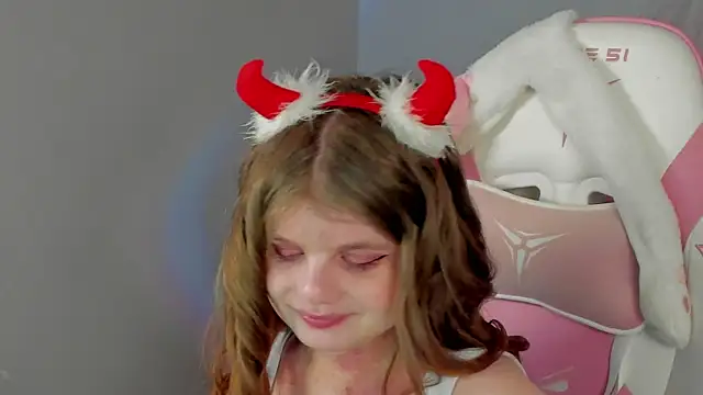 ChloeHalses online show from May 17, 5:02 pm