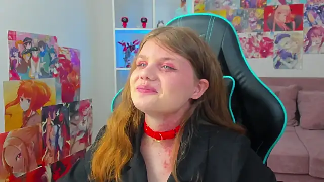 ChloeHalses online show from July 6, 5:04 pm