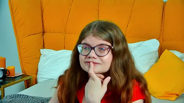 ChloeHalses online show from June 6, 4:12 pm