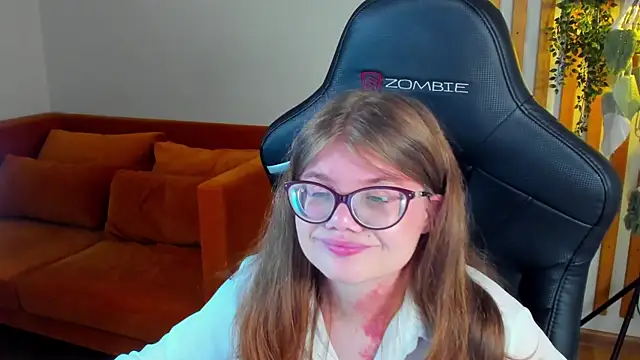 ChloeHalses online show from June 12, 5:10 pm