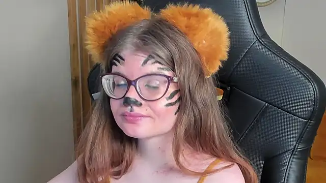 Snapshot of ChloeHalses chatting on February 10, 6:40 pm ChloeHalses online show from February 10, 6:40 pm