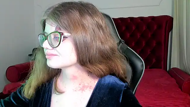 ChloeHalses online show from March 5, 5:04 am