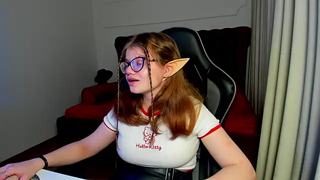 ChloeHalses online show from April 15, 5:13 am