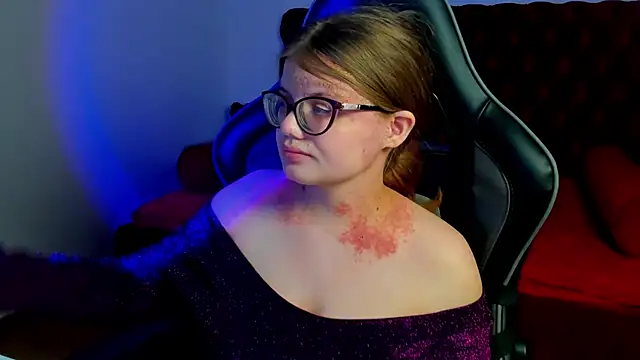 ChloeHalses online show from March 30, 5:09 am