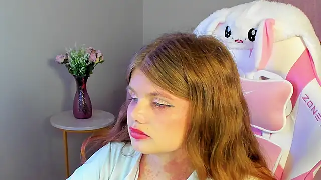 ChloeHalses online show from June 9, 7:04 pm