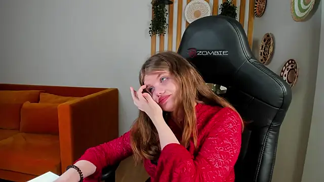 ChloeHalses online show from June 6, 4:07 am