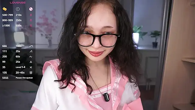 HannaHayles online show from April 15, 5:17 pm