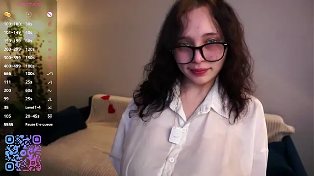HannaHayles online show from April 21, 1:42 am