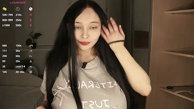 HannaHayles online show from March 4, 6:48 pm