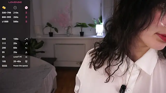 HannaHayles online show from April 4, 5:08 pm