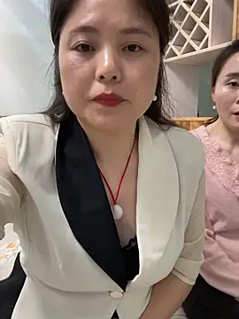 Snapshot of mm47865 chatting on May 15, 11:19 am mm47865 online show from May 15, 11:19 am