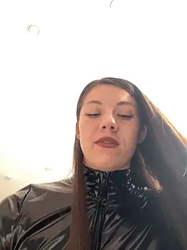 Snapshot of OnlyLeiLa chatting on April 23, 6:53 am OnlyLeiLa online show from April 23, 6:53 am
