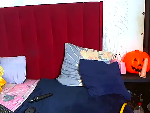 Snapshot of Lindabee34 chatting on March 2, 6:37 pm Lindabee34 online show from March 2, 6:37 pm