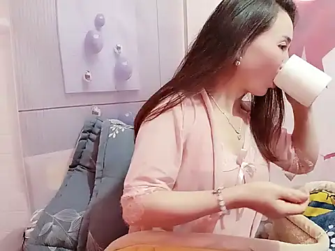 Hello-Kitty001 online show from February 11, 7:30 am