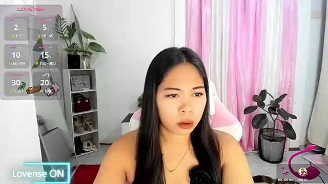 Ursweetyshaine online show from May 24, 11:59 pm
