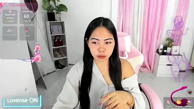 Ursweetyshaine online show from May 7, 12:37 am