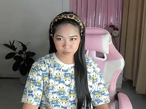 Ursweetyshaine online show from March 29, 1:18 am