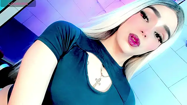 Snapshot of Maddye_Fox chatting on June 16, 3:28 am Maddye Fox online show from June 16, 3:28 am