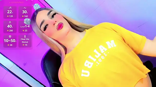 Snapshot of Maddye_Fox chatting on February 24, 7:15 pm Maddye Fox online show from February 24, 7:15 pm