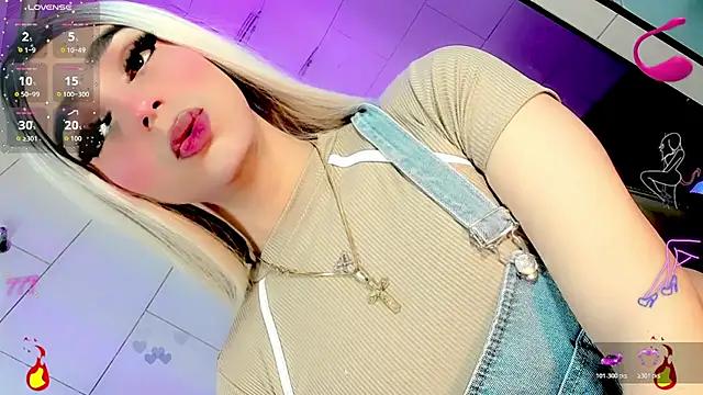 Snapshot of Maddye_Fox chatting on June 14, 3:19 am Maddye Fox online show from June 14, 3:19 am