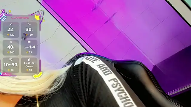 Snapshot of Maddye_Fox chatting on June 21, 3:23 am Maddye Fox online show from June 21, 3:23 am