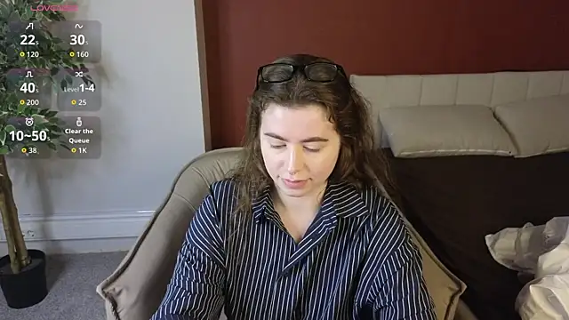 LovingWhisperr online show from April 6, 1:23 am