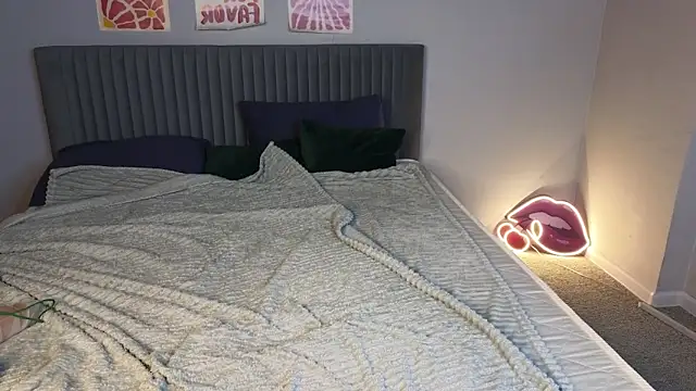 Snapshot of LovingWhisperr chatting on February 21, 1:18 am LovingWhisperr online show from February 21, 1:18 am