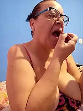 Luach online show from April 5, 9:10 pm