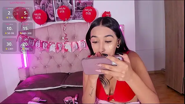 Snapshot of liittle__baby chatting on February 19, 11:51 am liittle baby online show from February 19, 11:51 am