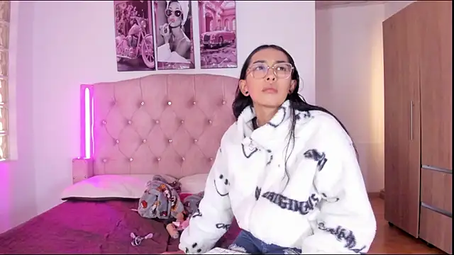 Snapshot of liittle__baby chatting on February 9, 11:52 am liittle baby online show from February 9, 11:52 am