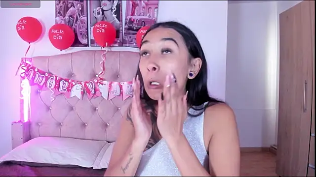 Snapshot of liittle__baby chatting on February 21, 12:07 pm liittle baby online show from February 21, 12:07 pm