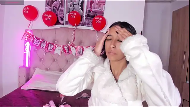 Snapshot of liittle__baby chatting on February 20, 11:34 am liittle baby online show from February 20, 11:34 am