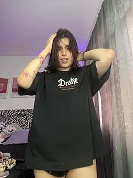 Daniellesins1 online show from March 29, 7:59 pm