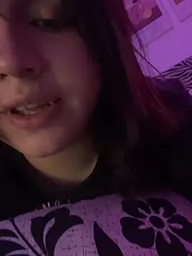 Daniellesins1 online show from April 3, 5:47 am