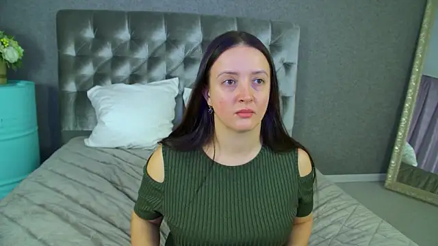 ElinaBellucci online show from March 5, 4:42 am