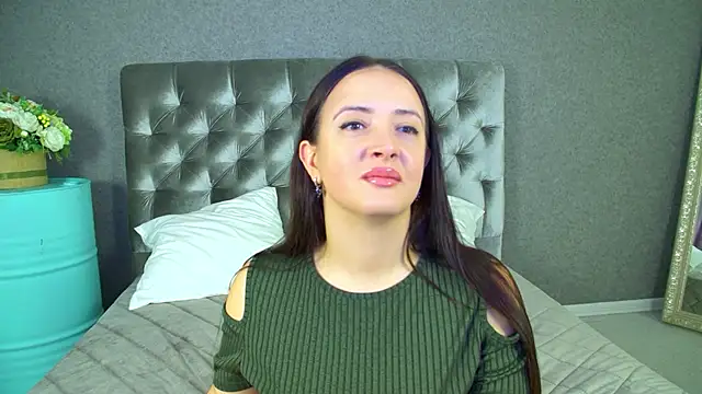 ElinaBellucci online show from March 20, 4:35 am